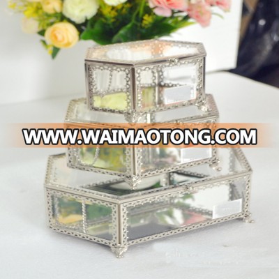 The glass jewelry box is popular with the public